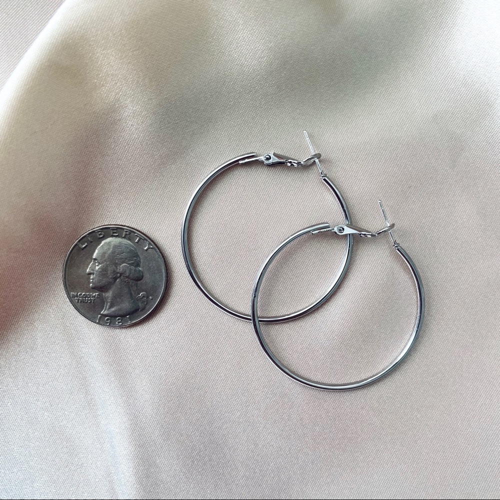 ❤️‍🔥𝕤𝕒𝕝𝕖❤️‍🔥🦋 silver hoop earrings - Picture 6 of 9